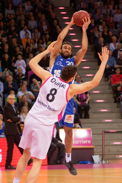 通过一系列 通过一系列