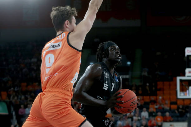 站稳脚跟的 站稳脚跟的